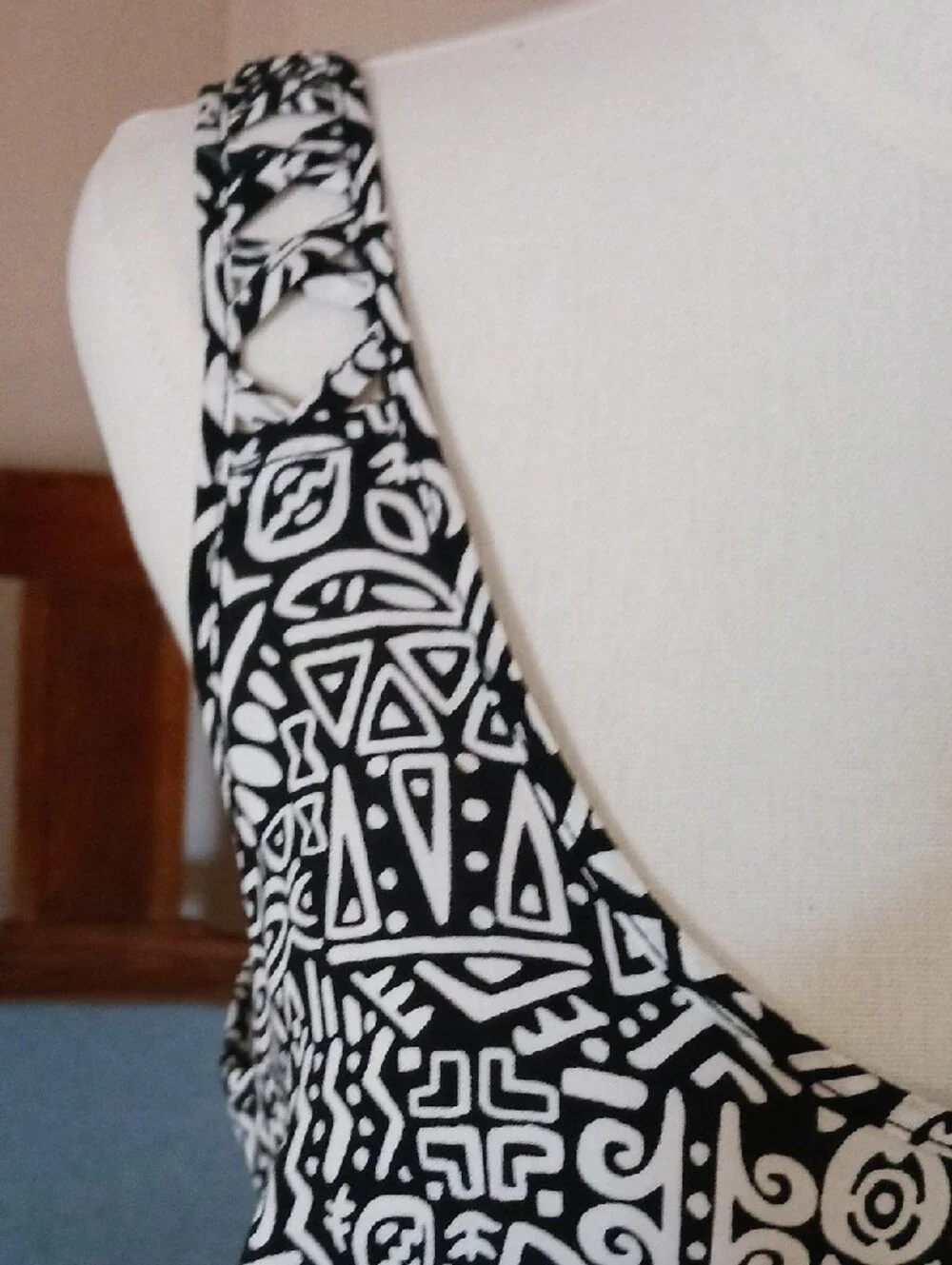 Material Girl- Black & White Patterned Scoop Neck Tank Top - Picture 3 of 13